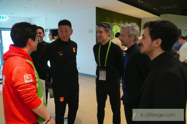 沃尔夫斯堡纵深跑动成体系，中前场连续冲击更致命